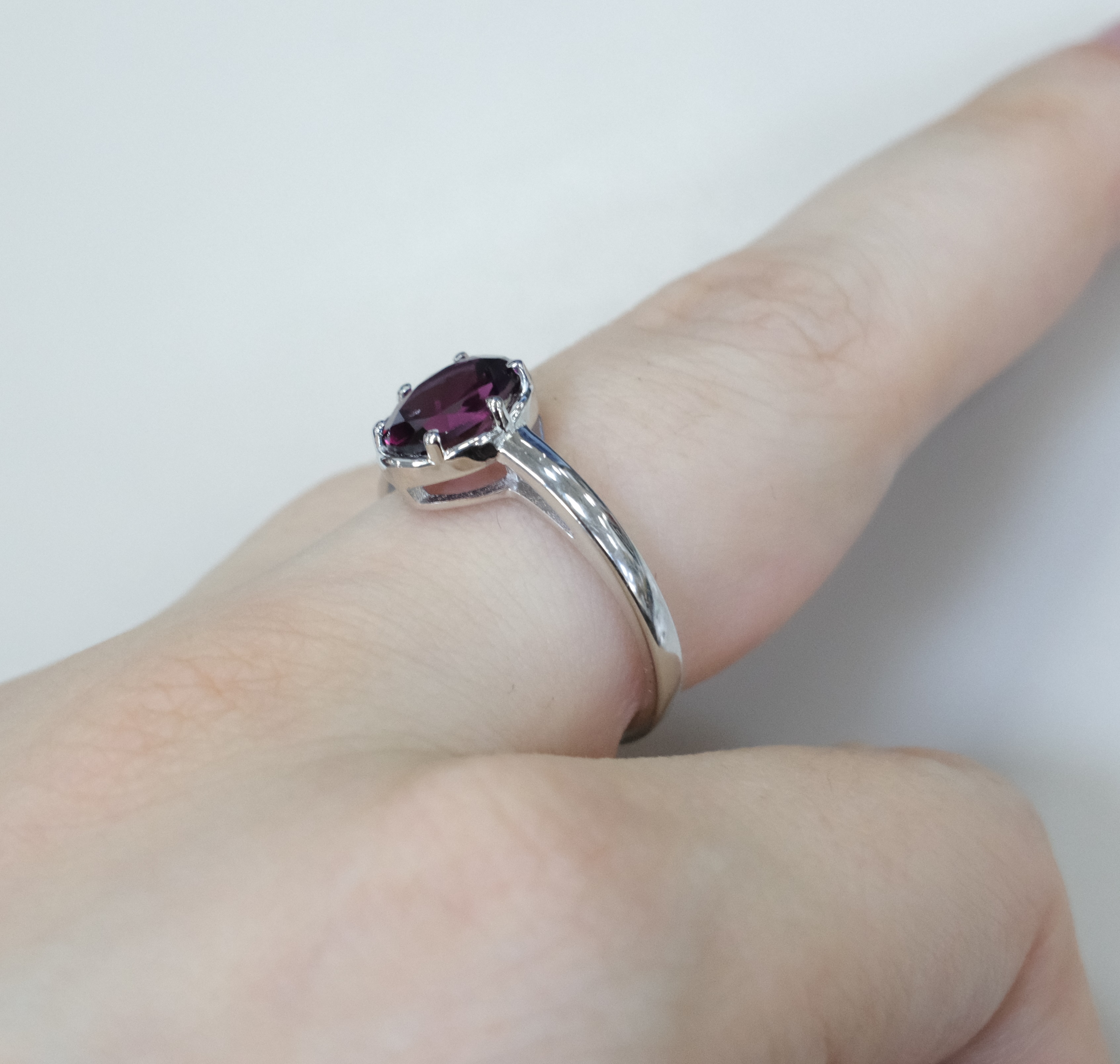 Серебряное кольцо с гранатом Умбалит